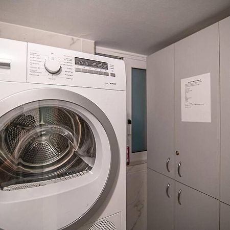 A11 Pristine & Comfy Studio Near Plaka & Parthenon Athena Bagian luar foto