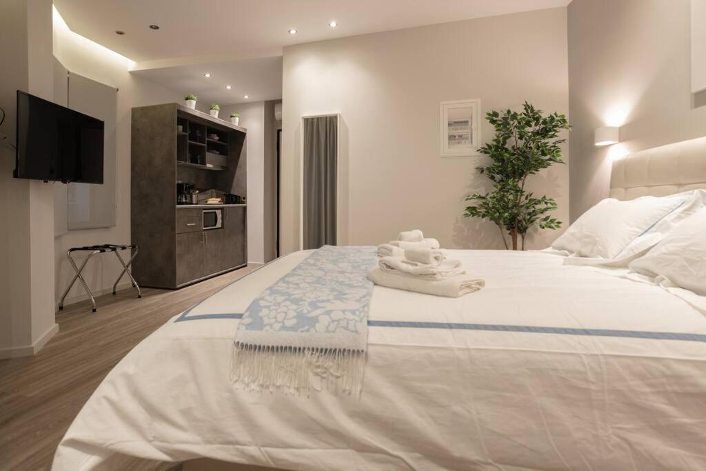 A11 Pristine & Comfy Studio Near Plaka & Parthenon Athena Bagian luar foto