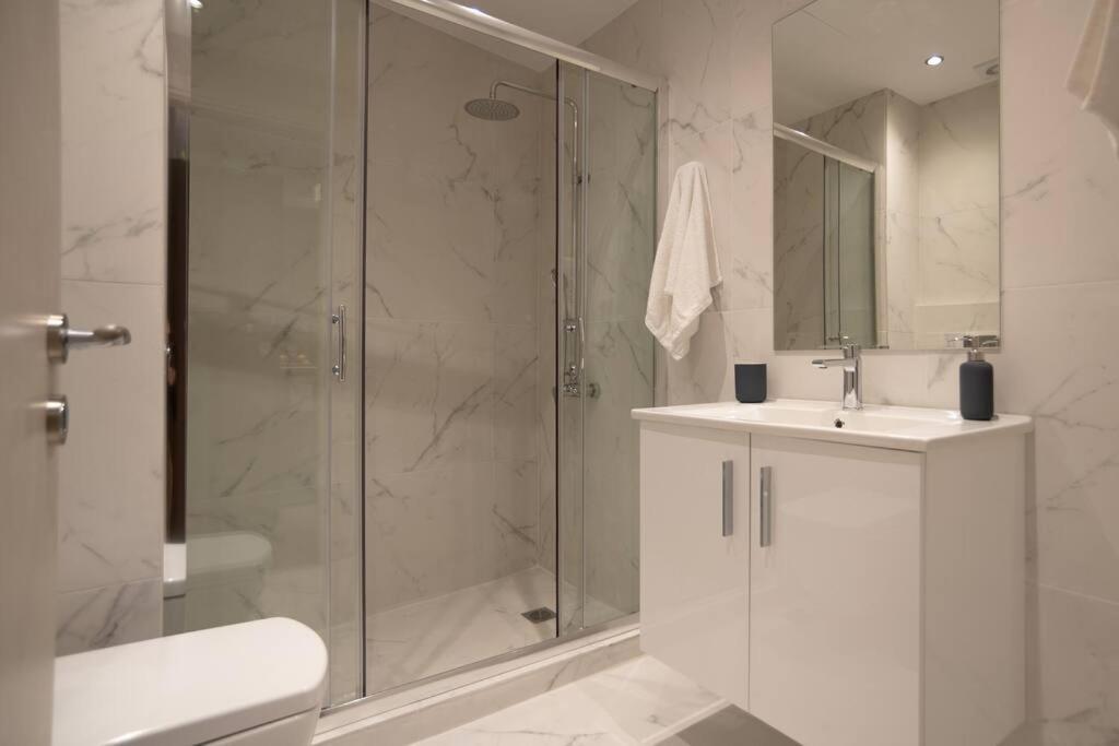 A11 Pristine & Comfy Studio Near Plaka & Parthenon Athena Bagian luar foto