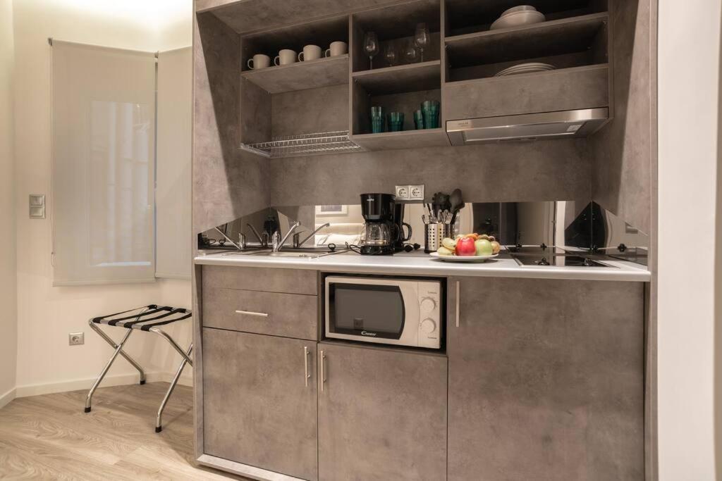 A11 Pristine & Comfy Studio Near Plaka & Parthenon Athena Bagian luar foto