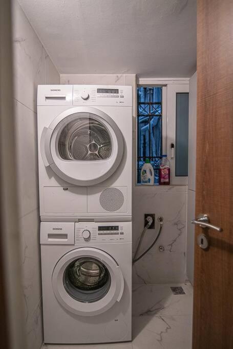 A11 Pristine & Comfy Studio Near Plaka & Parthenon Athena Bagian luar foto